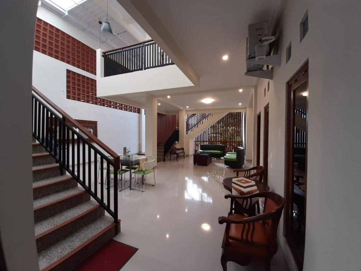 Omah Nayan Hotel Maguwo ภายนอก รูปภาพ
