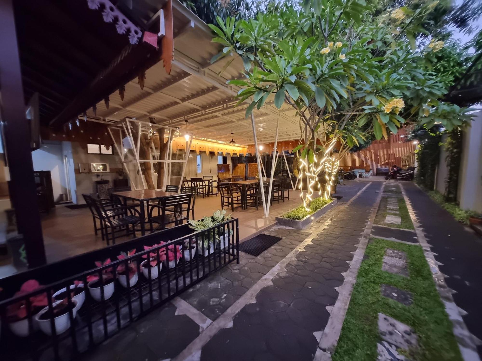 Omah Nayan Hotel Maguwo ภายนอก รูปภาพ
