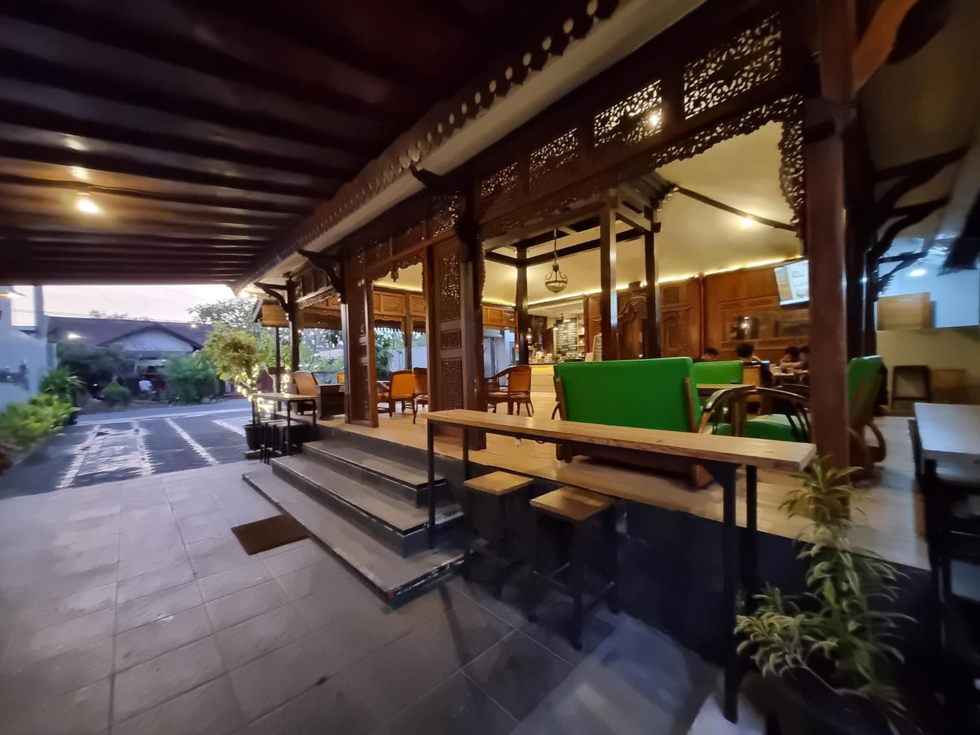 Omah Nayan Hotel Maguwo ภายนอก รูปภาพ