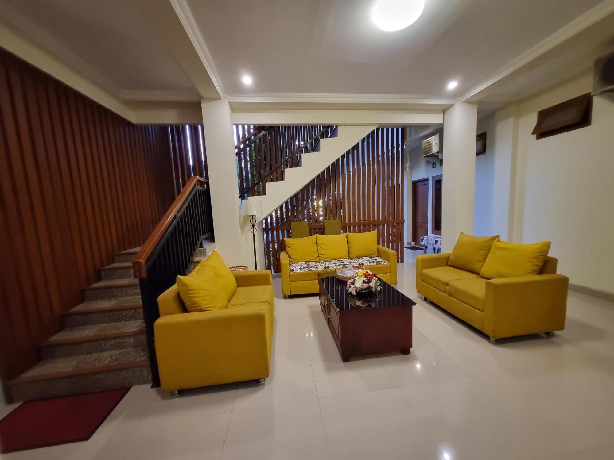 Omah Nayan Hotel Maguwo ภายนอก รูปภาพ