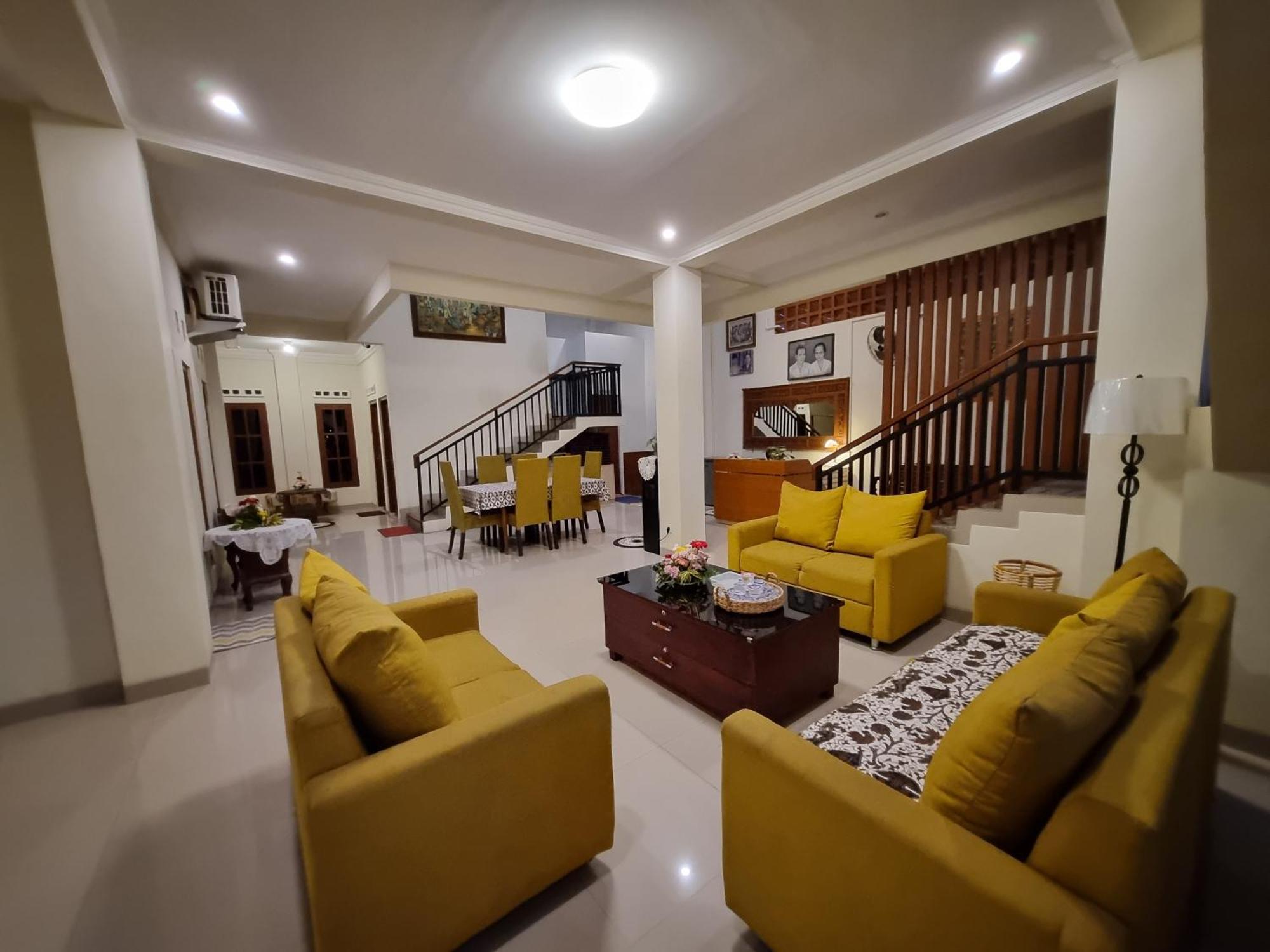 Omah Nayan Hotel Maguwo ภายนอก รูปภาพ