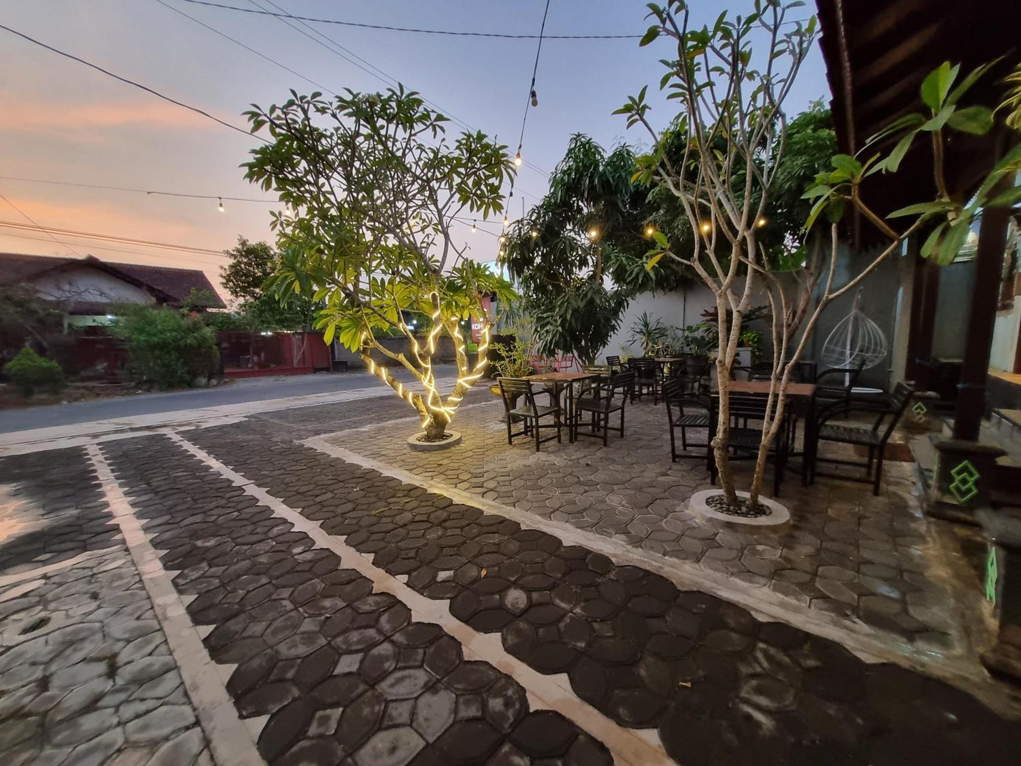 Omah Nayan Hotel Maguwo ภายนอก รูปภาพ